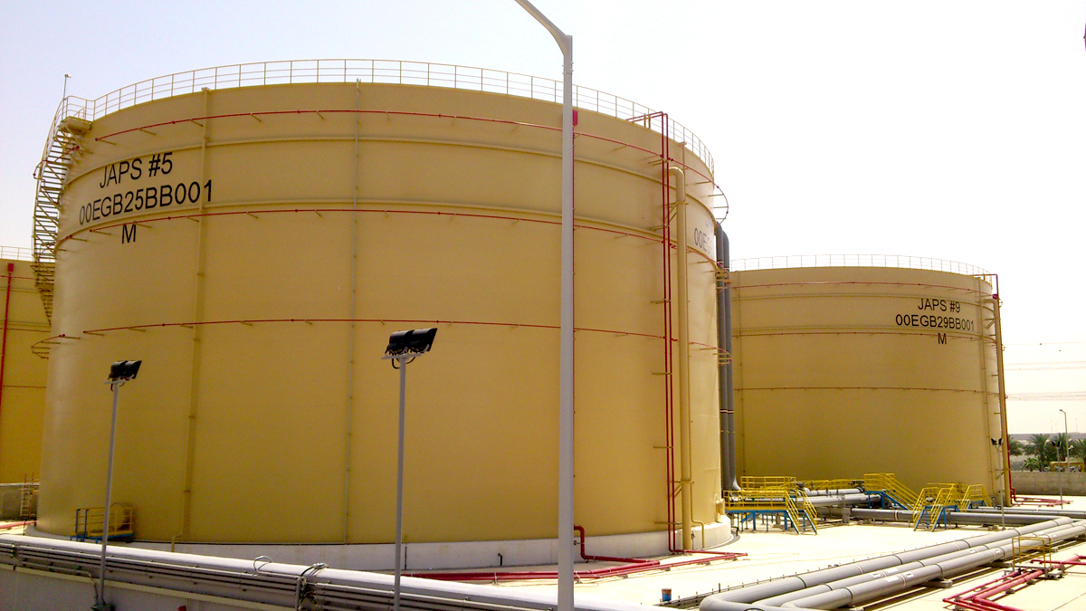 Fuel Storage Tanks Protected by Foam
Pourer & Water Spray System